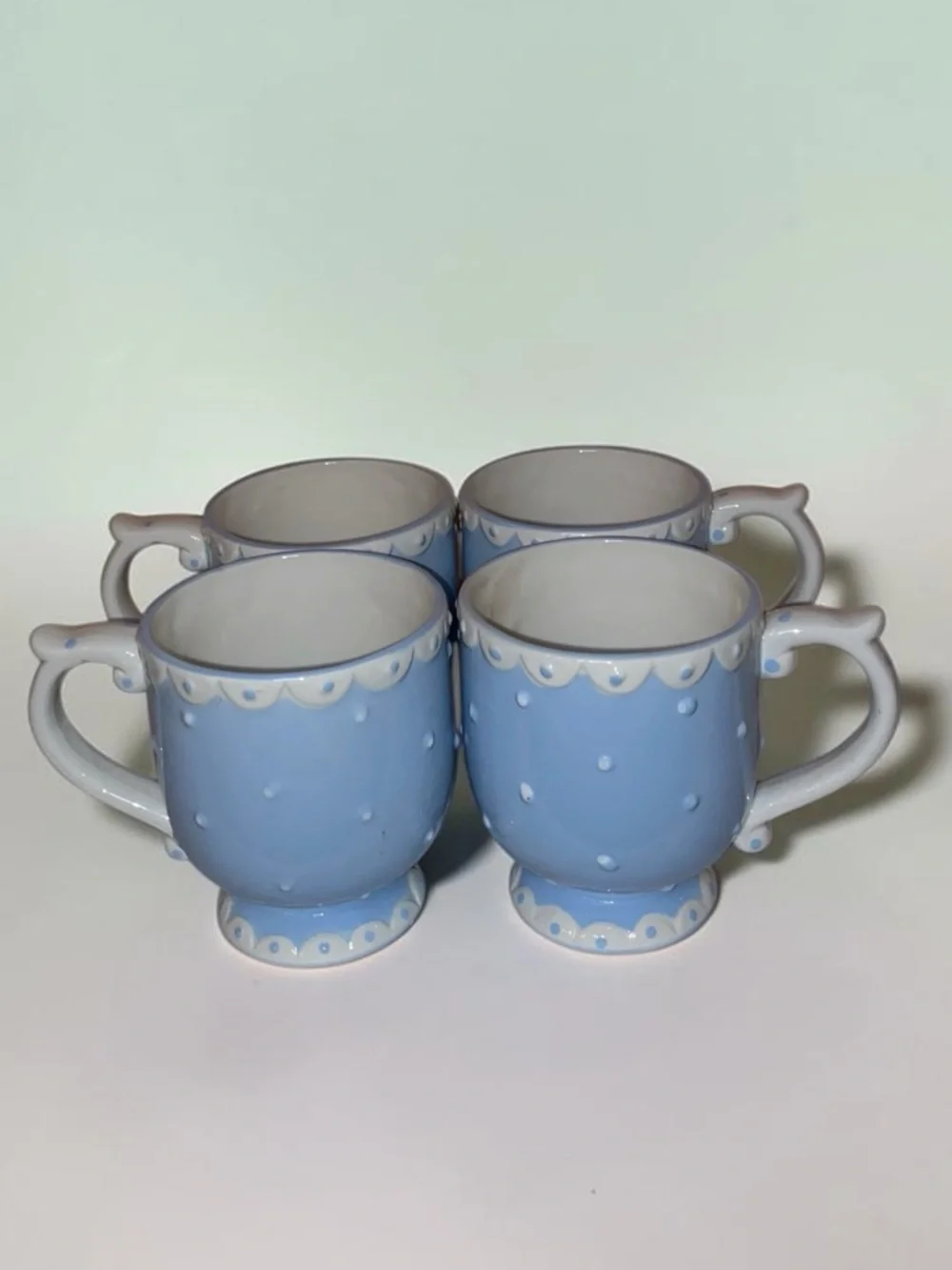 VALERIE PFEIFFER Set of 4 Pedestal Mugs Polka Dot Scalloped Edges LT Blue White - Picture 2 of 6